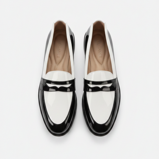 Mocassins bicolores cuir verni noir et blanc - fond studio