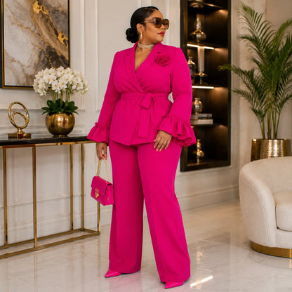 Tailleur 2 pièces rose fuchsia – vue de face, pose dynamique