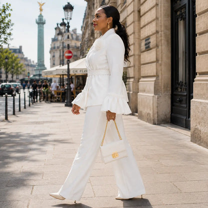 Tailleur 2 pièces blanc ivoire – vue de profil, marché parisien