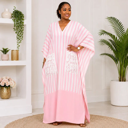Boubou kaftan rayé rose pastel – vue de face, modèle grande taille