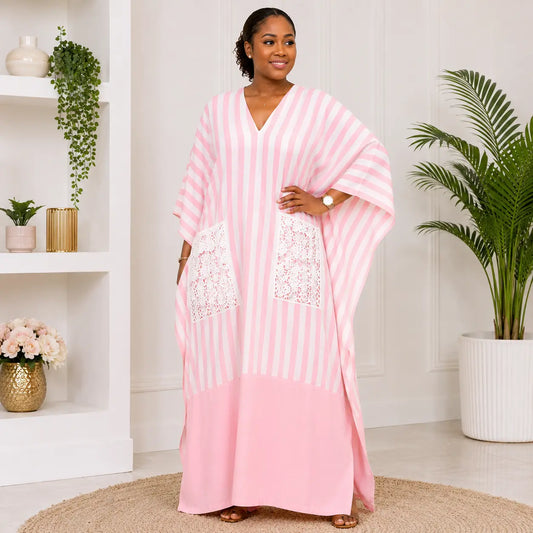 Boubou kaftan rayé rose pastel – vue de face, modèle grande taille
