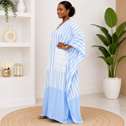 Boubou kaftan rayé bleu ciel – vue de profil gauche