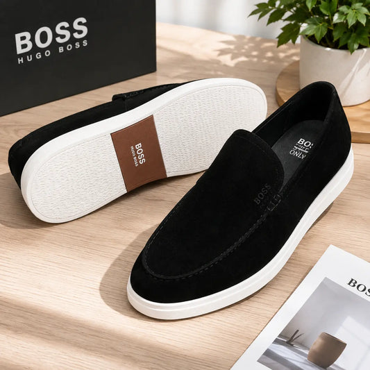 Loafer suède noir semelle blanche vue semelle - fond bois