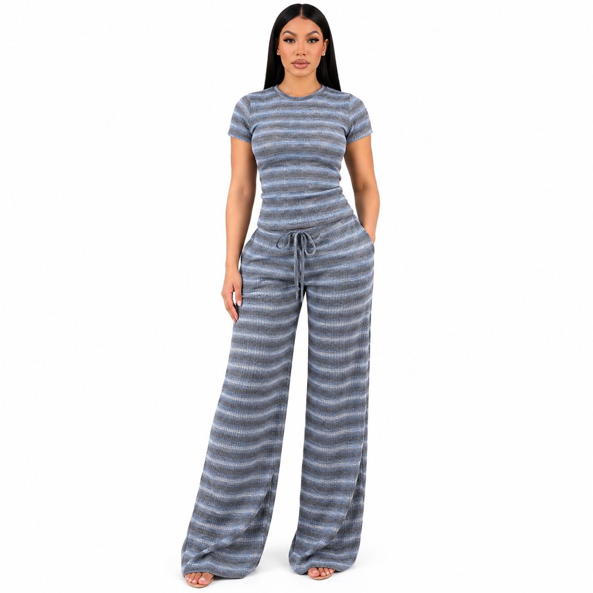 Ensemble 2 pièces femme bleu-gris et crème, haut manches courtes et pantalon large — vue de face.