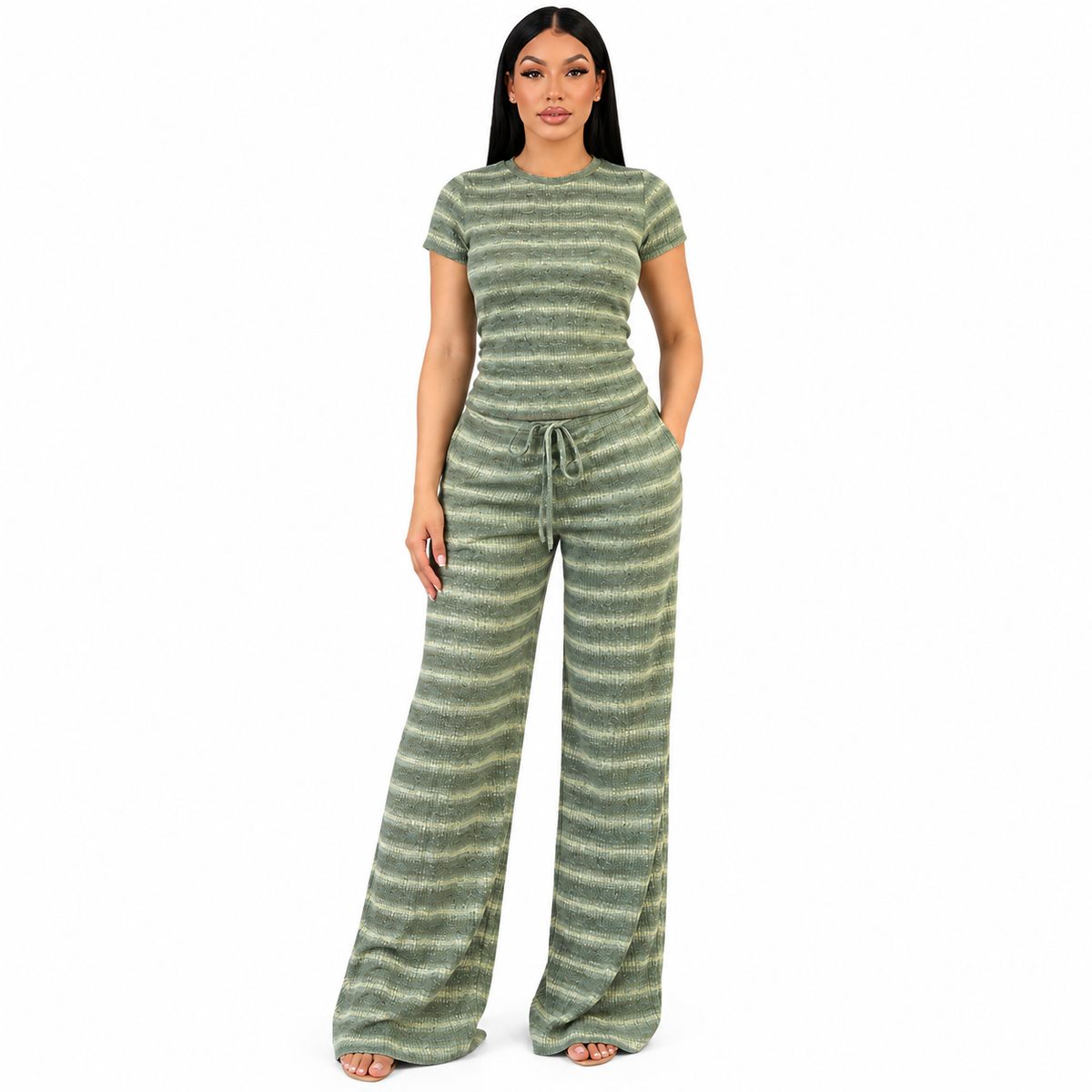 Ensemble 2 pièces femme vert olive et crème, haut manches courtes et pantalon large — vue de face.