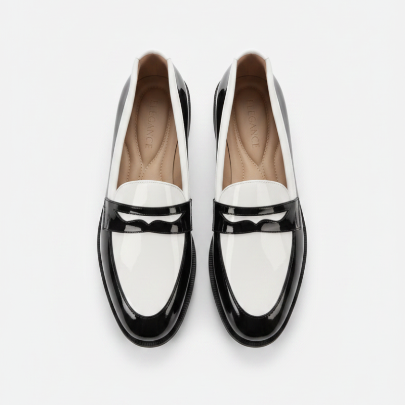 Mocassins bicolores cuir verni noir et blanc - fond studio