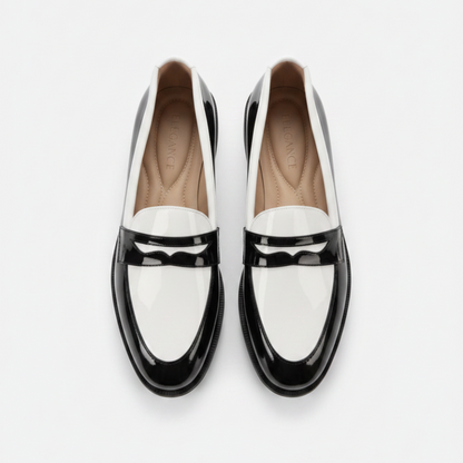 Mocassins bicolores cuir verni noir et blanc - fond studio
