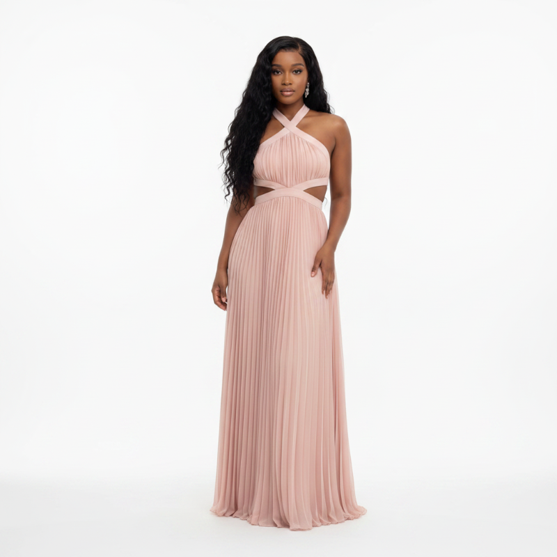 Robe longue plissée rose poudré col halter - vue studio fond blanc